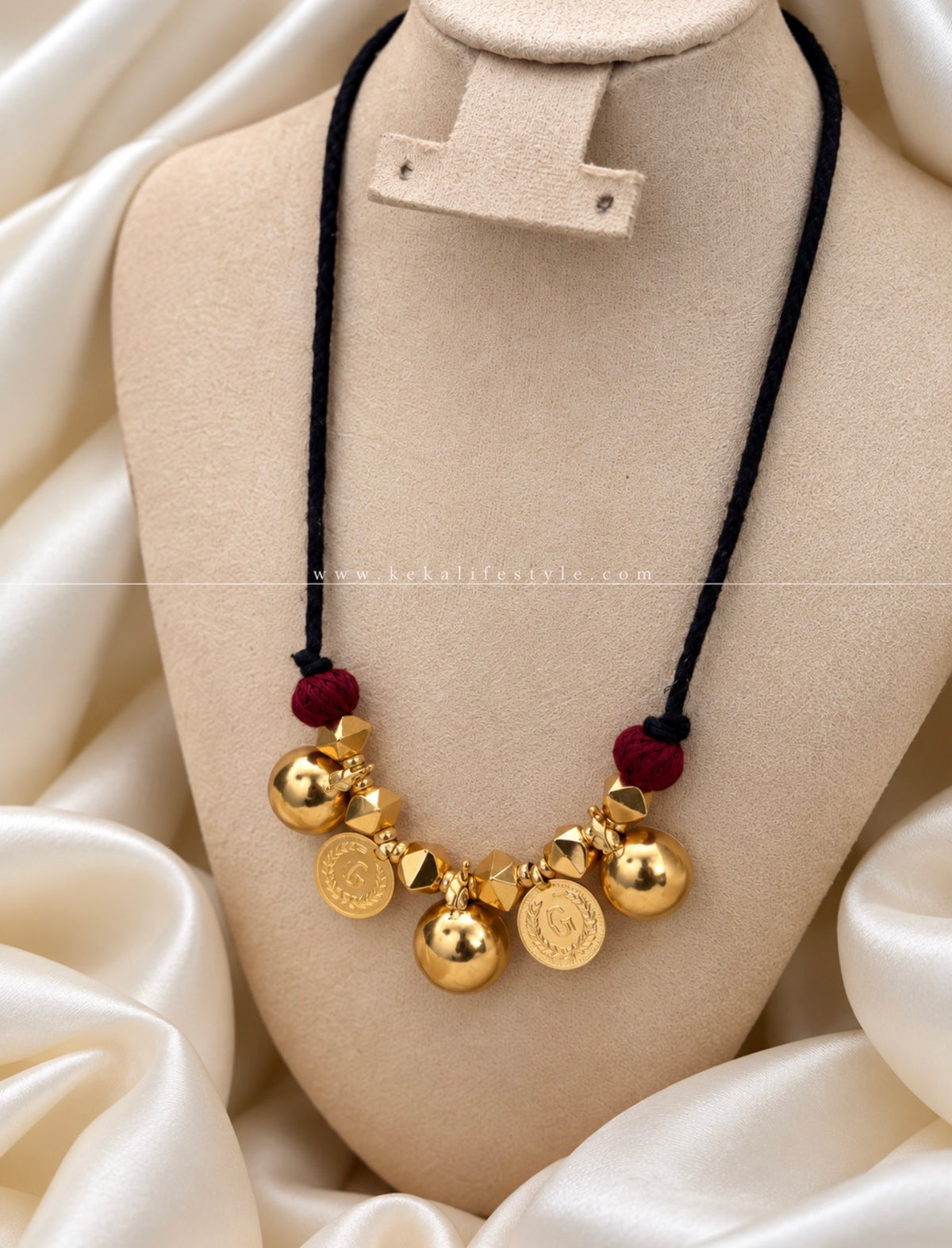 NH0317 - lakshmi coin in thread