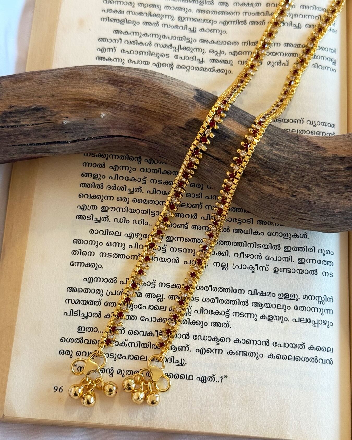 Rain Drops White And Red Stones Gold Anklets