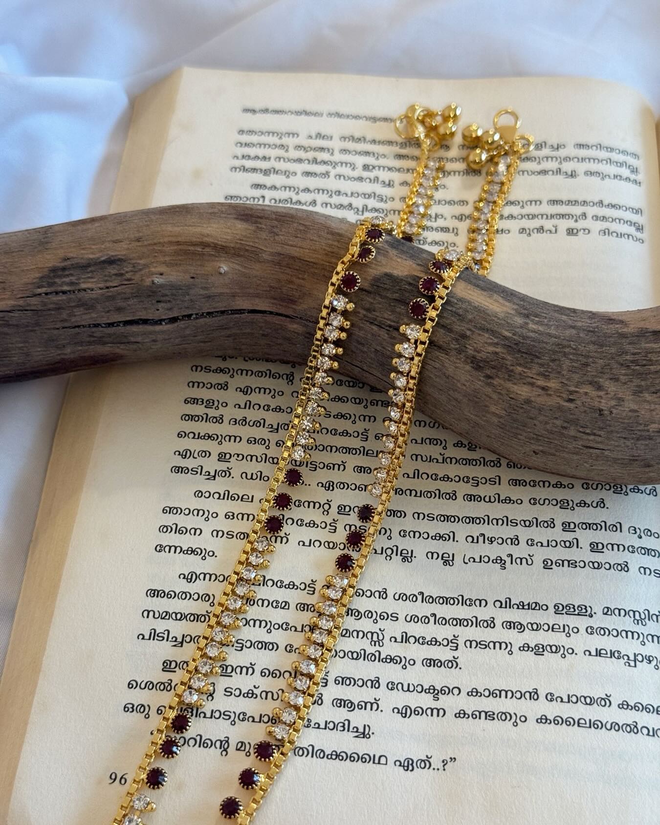 Red Stone Drops And White Rain Drops Gold Anklets