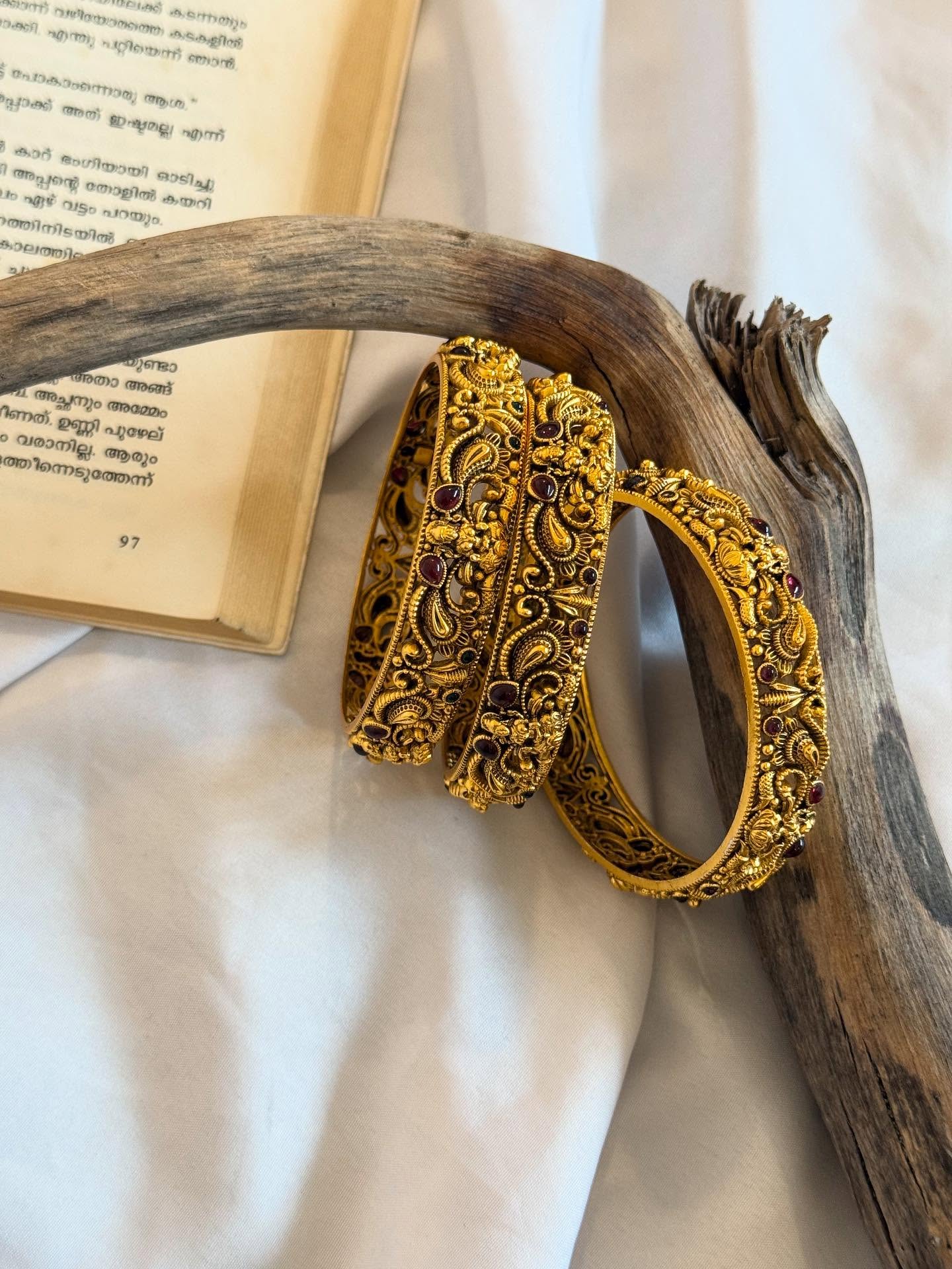 Intricate Flower Motif With Maroon Stones Single Gold Bangles