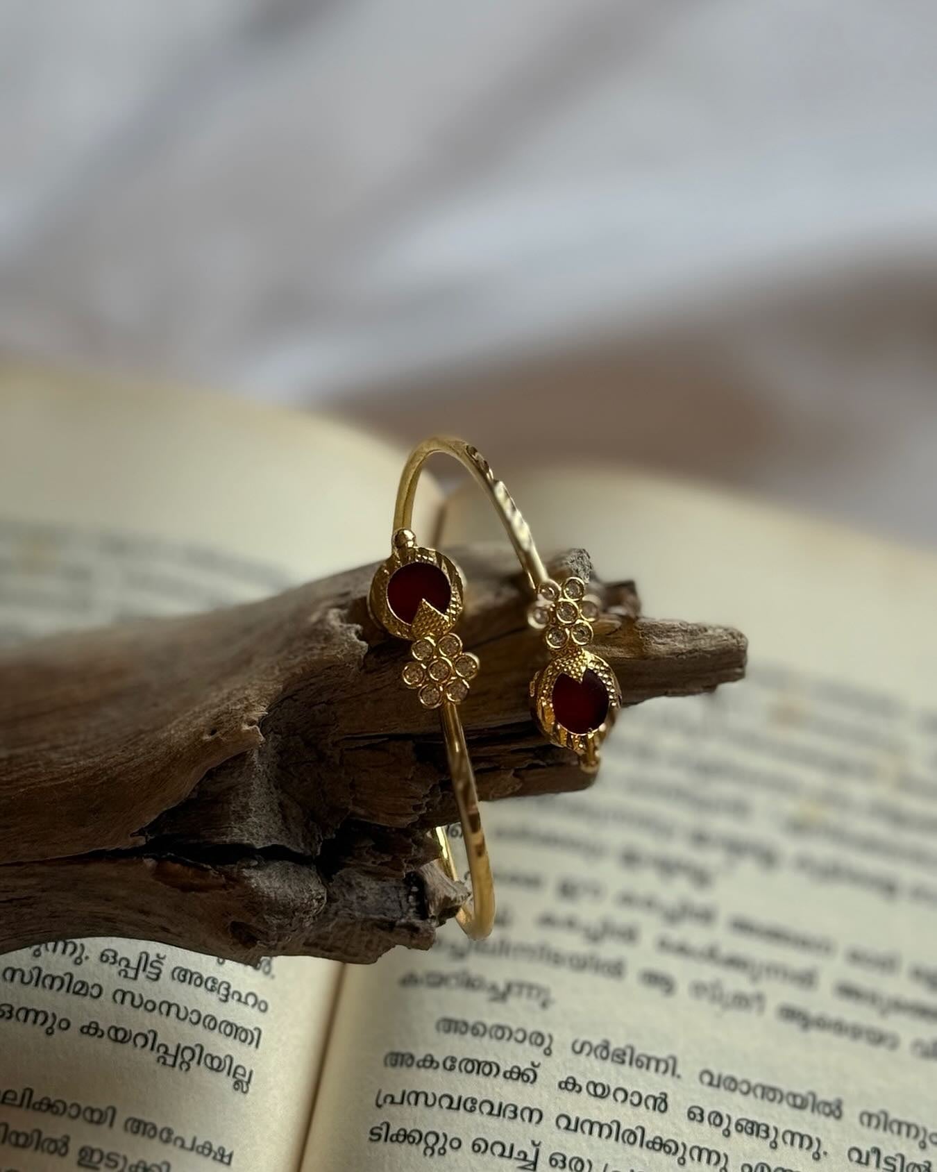 Oval Palakka Adjustable Red Gold Bangles