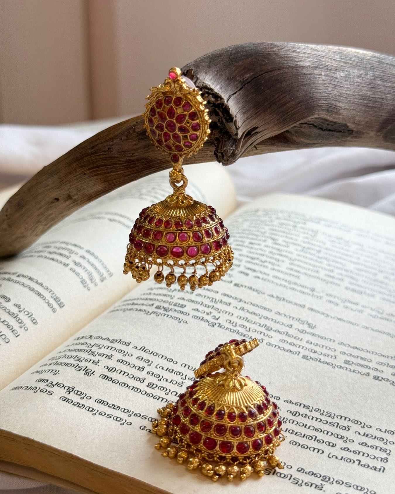 Full Kemp Gold Jhumka