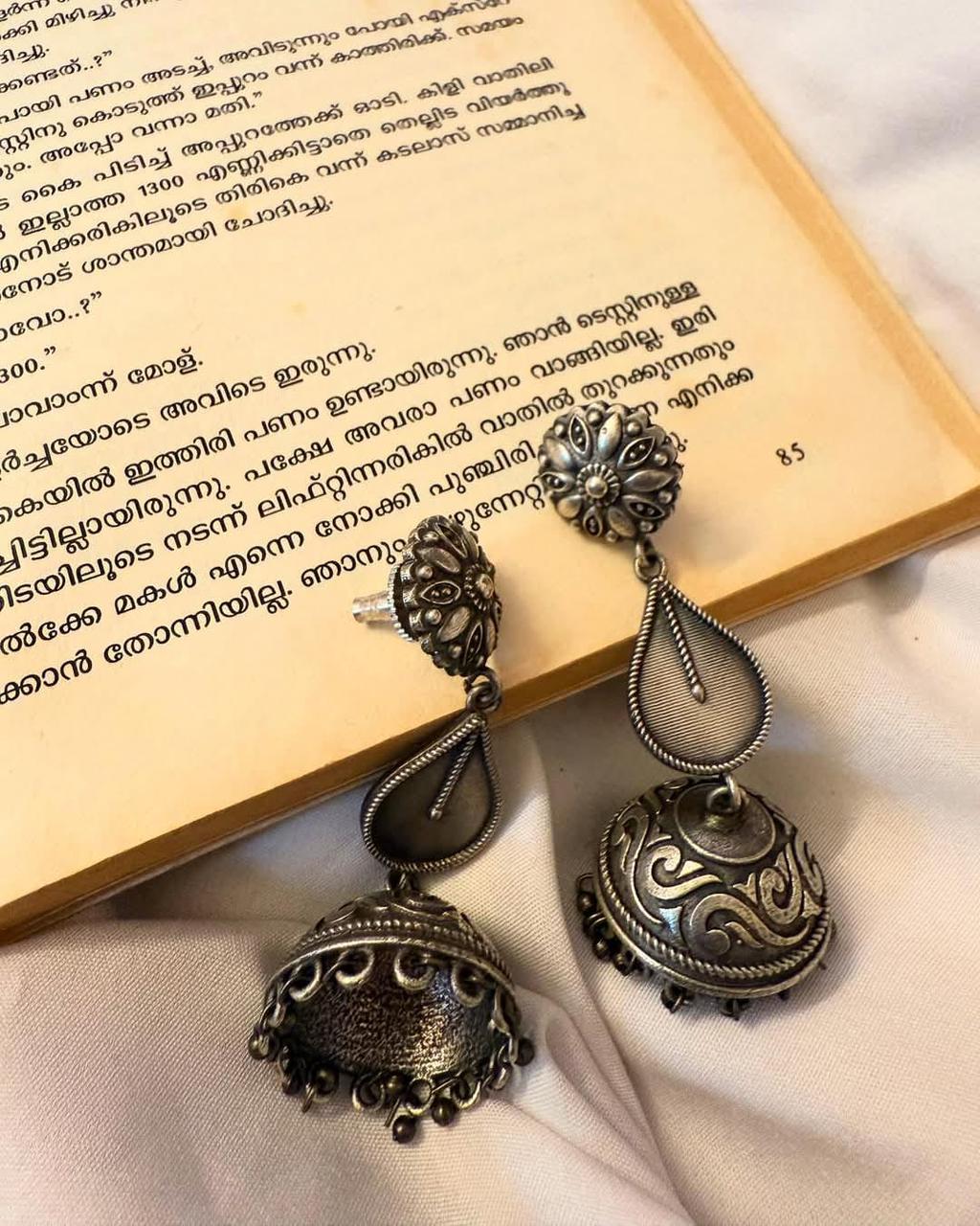 Silver Lookalike Flower And Leaf Step Jhumka
