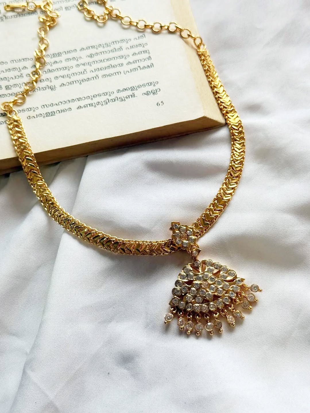 Ad Stone Attigai In Designed Chain