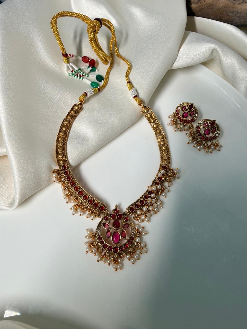 Flower Pendant With White Gungroo Necklace With Earrings