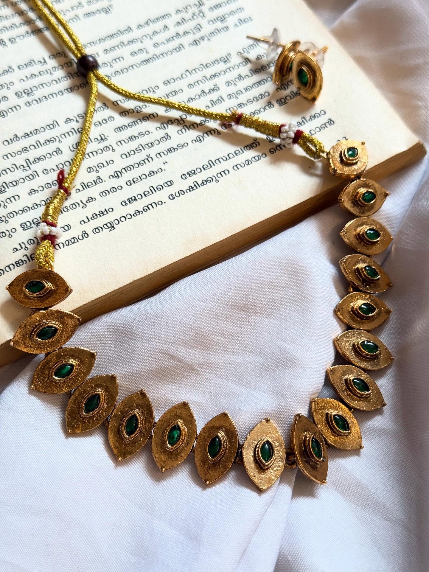 Green Diamond Necklace With Earrings