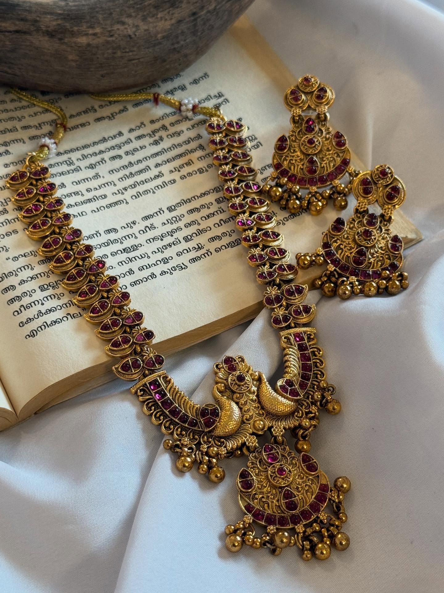 Pink Antique Necklace With Earrings