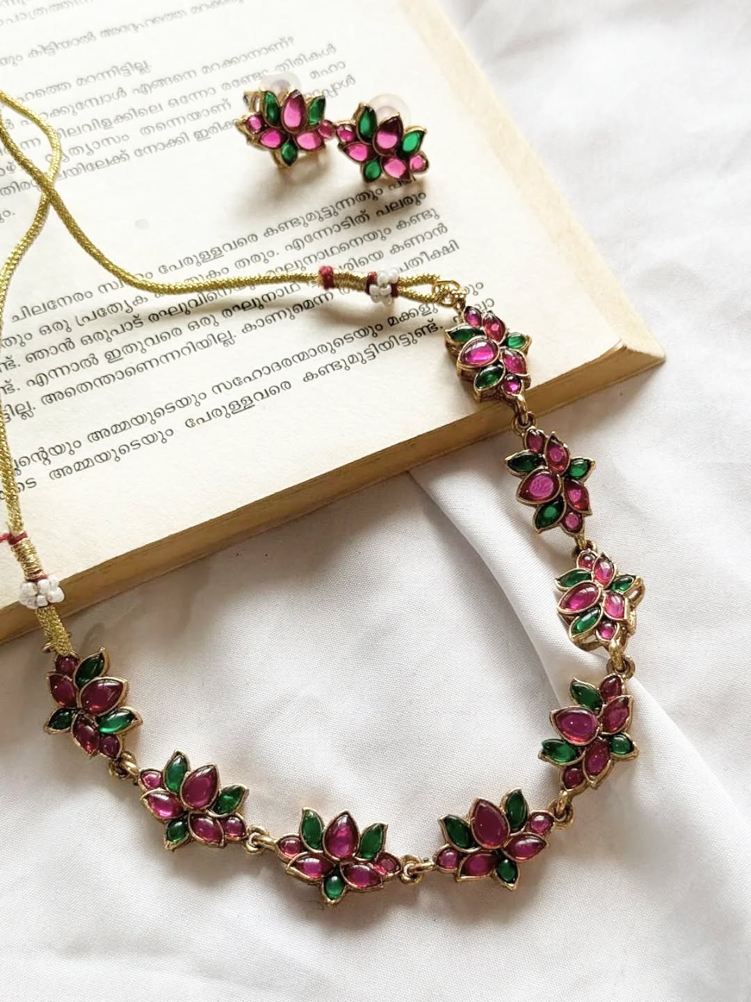 Multi Lotus Plain Necklace With Earrings