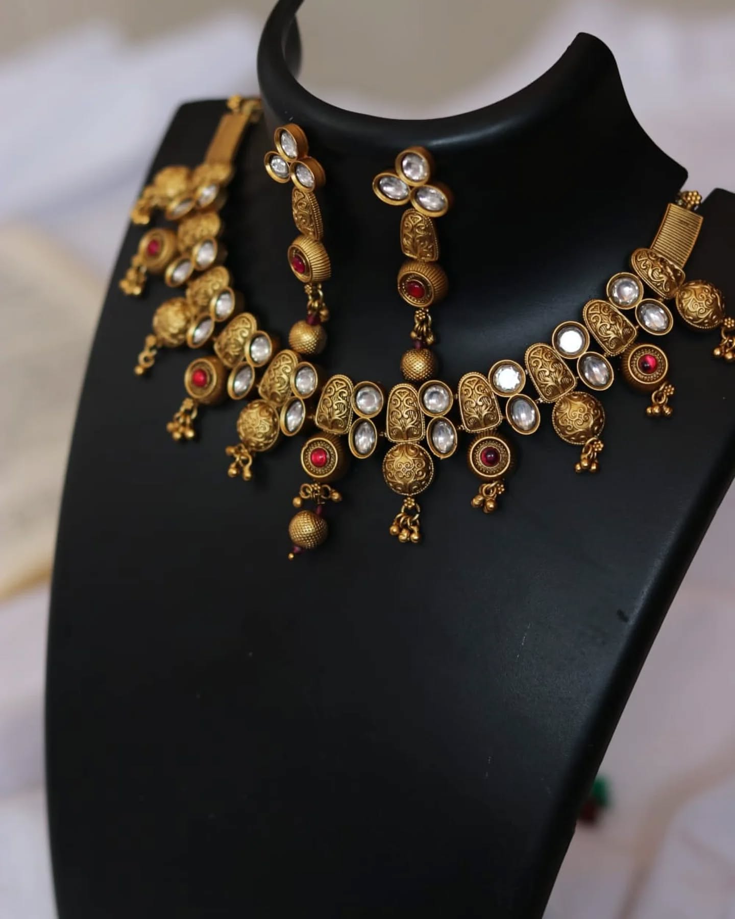 Golden Mughal Necklace With Earrings