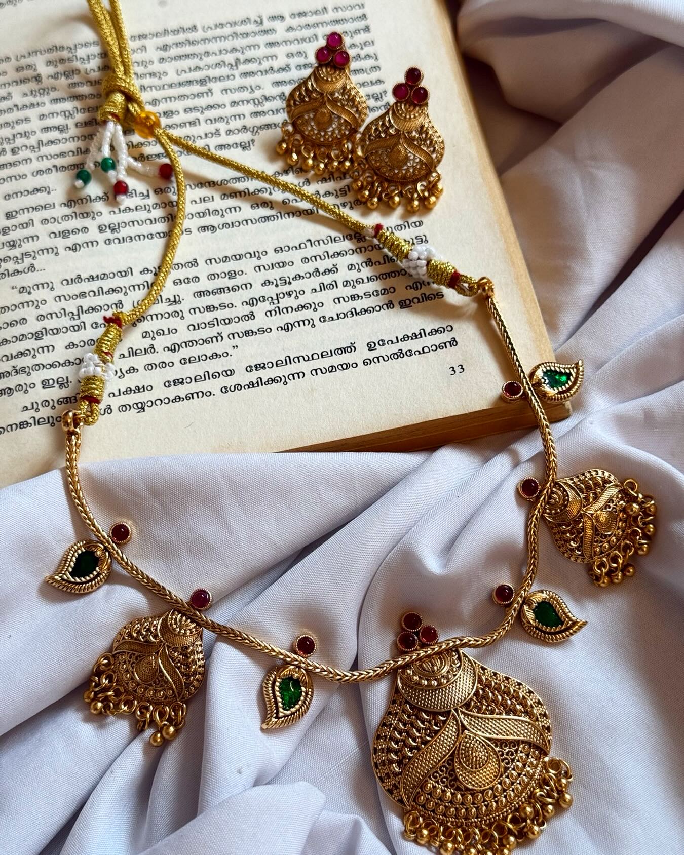 Golden Pendant Chain Necklace With Earrings