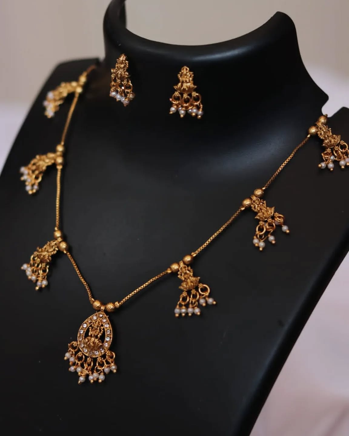 Lakshmi Invisible Looklike Necklace With Earrings