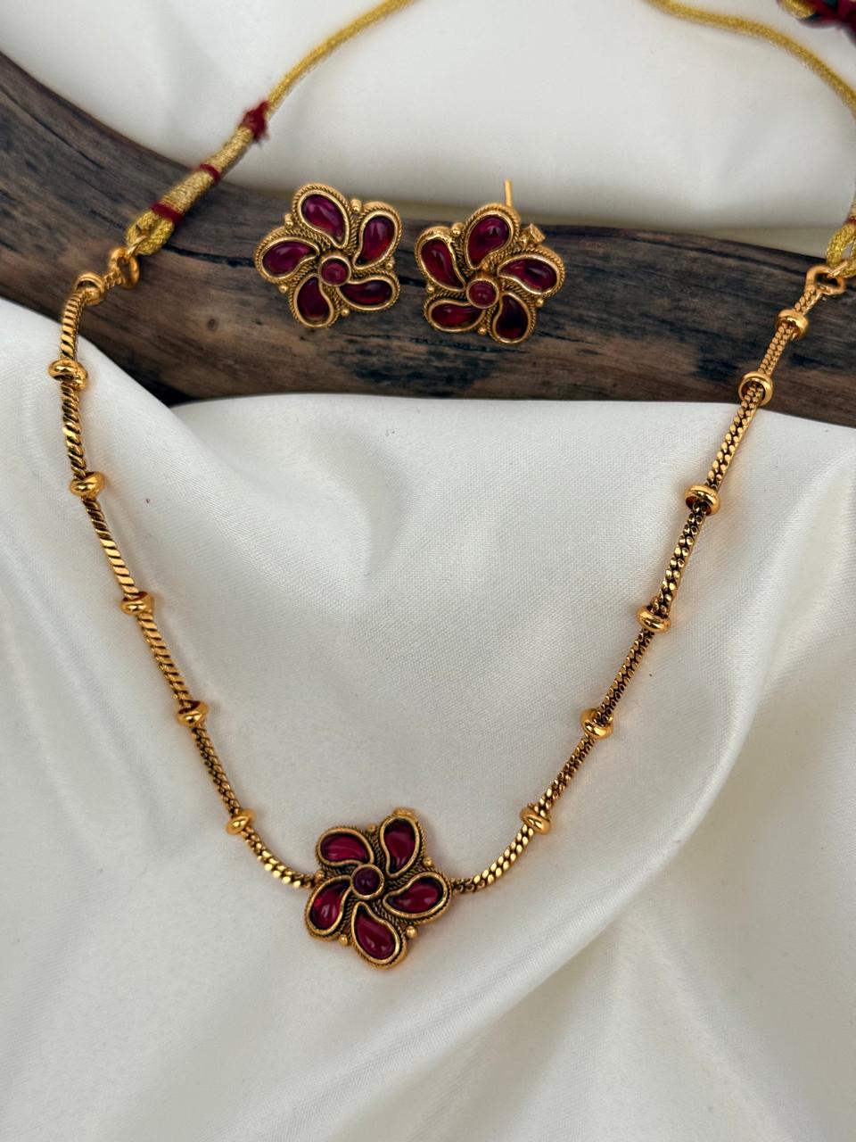 Single Flower Pendant In Chain Necklace With Earrings