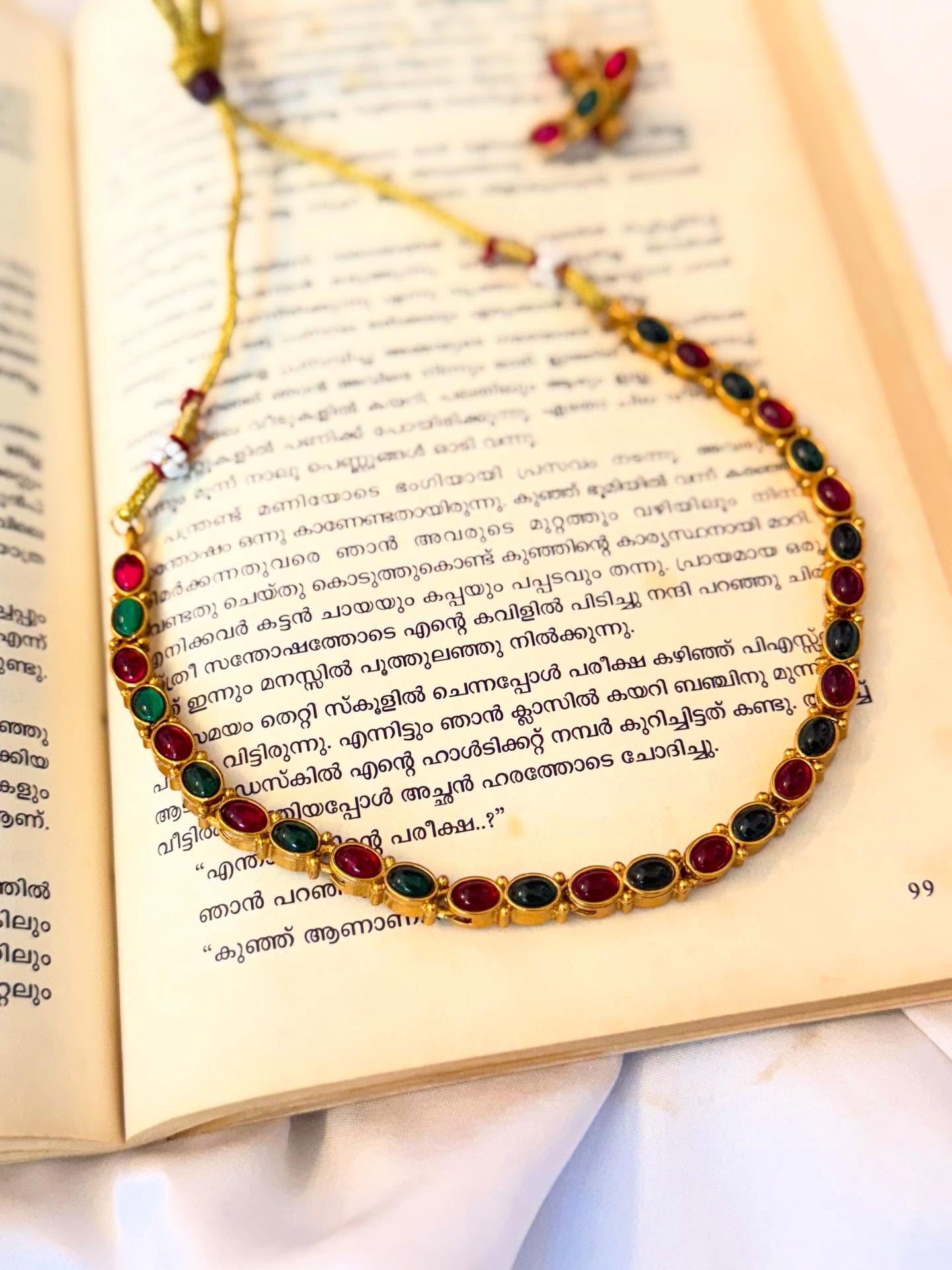 Multicolor Single Layer Necklace With Earrings