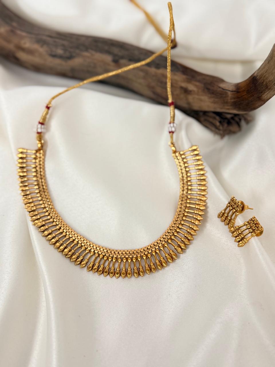 Golden Mullamott Necklace With Earrings