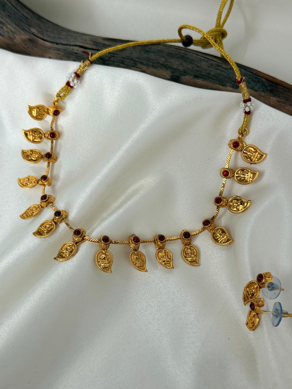 Pink Stone In Mango Pendant Necklace With Earrings