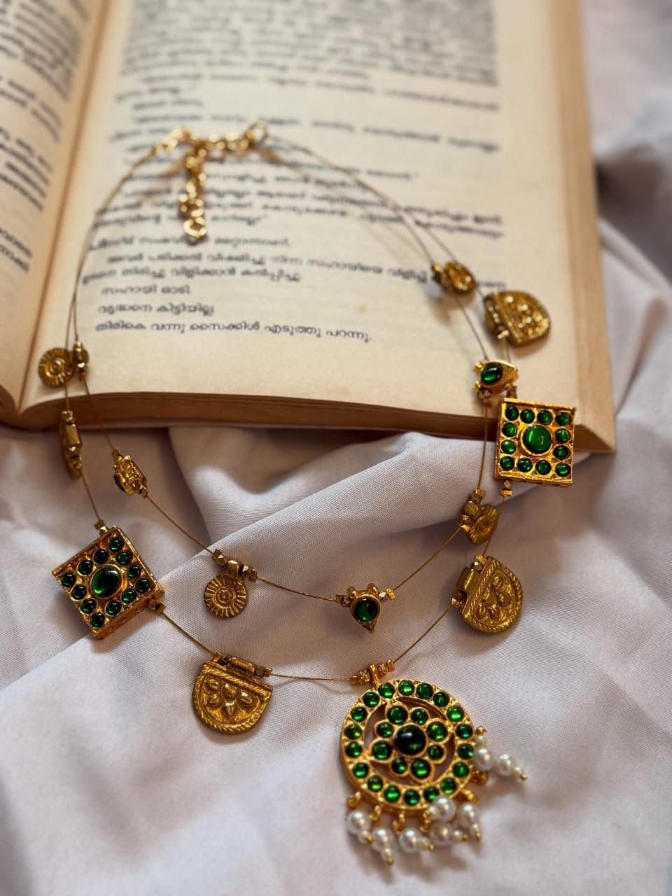 Double Layer Kemp Round Pendant And Kemp Charms With Brass Charms Handmade Necklace With Earrings( Green )