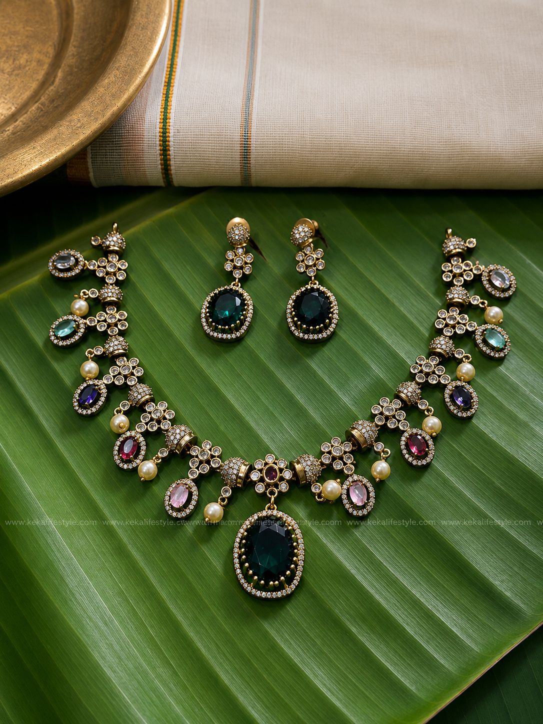 Emerald and multicolour victorian necklace with earrings