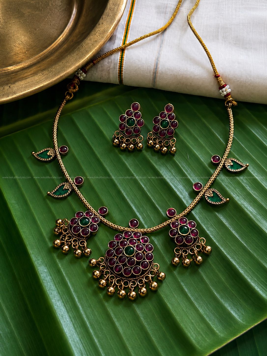 Multicolour mango -stone short necklace with earrings.