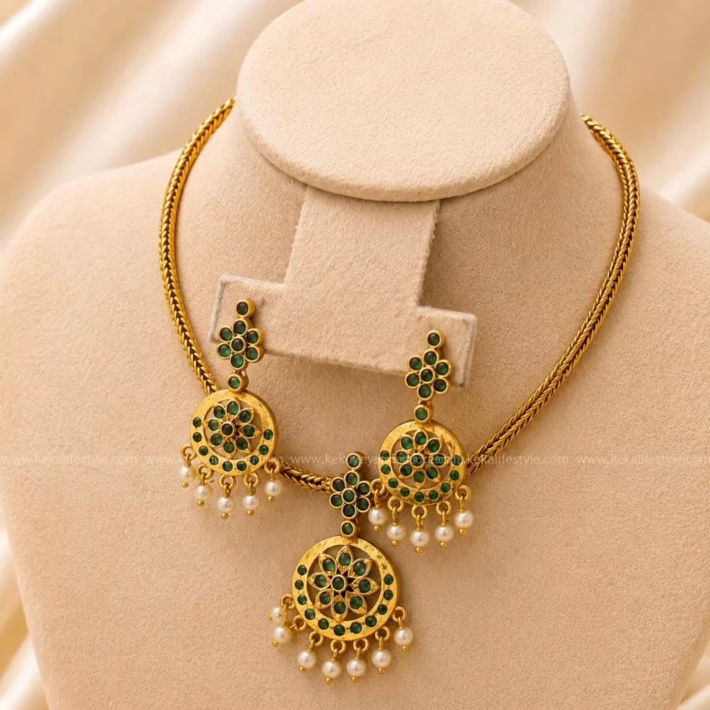 NGN0285 - Emerald attigai with earrings