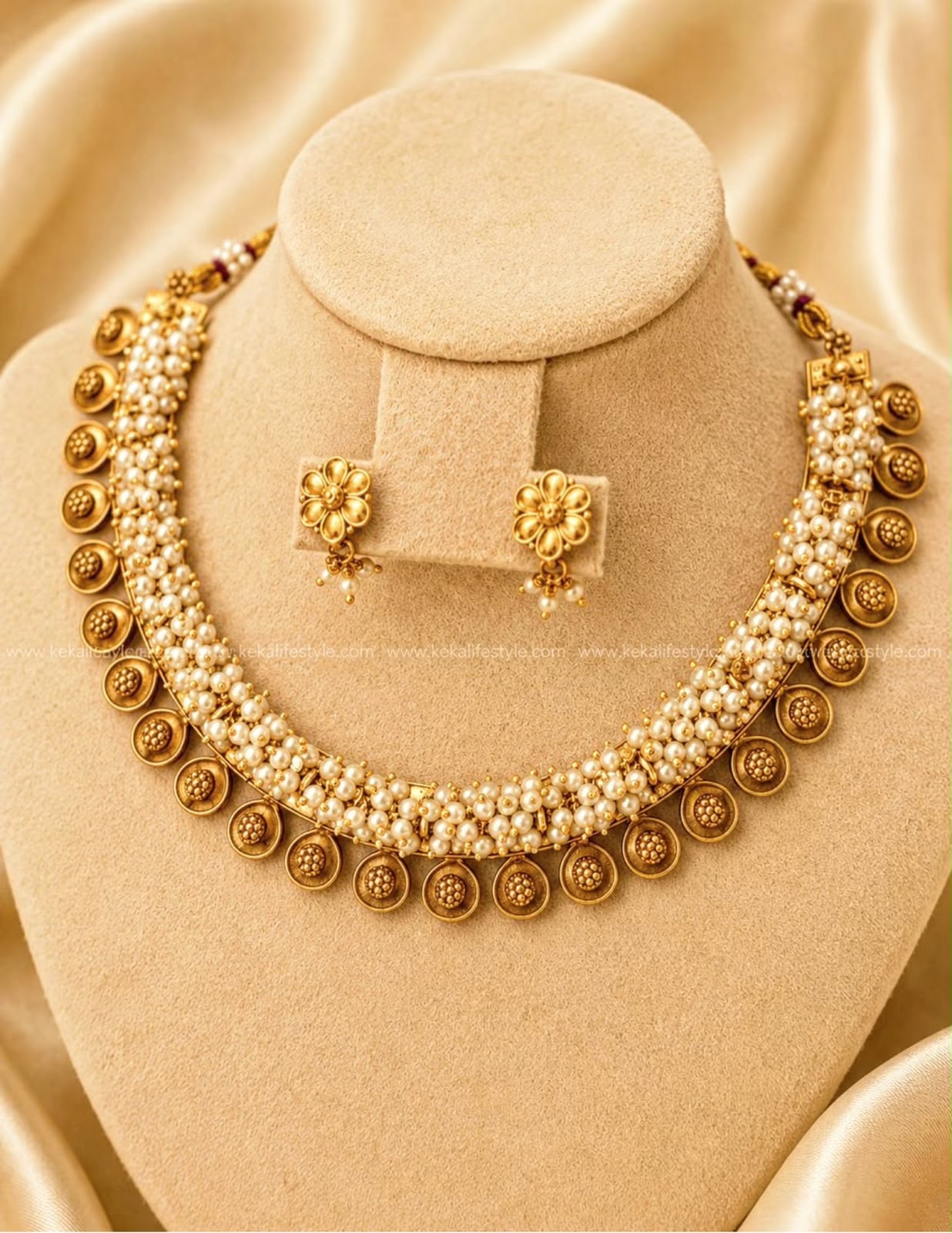 NGN0294 - Pearl cluster necklace with earrings