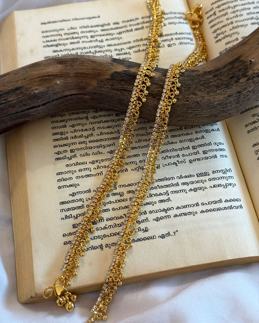 Golden Drops In White Stone Chain Gold Anklets