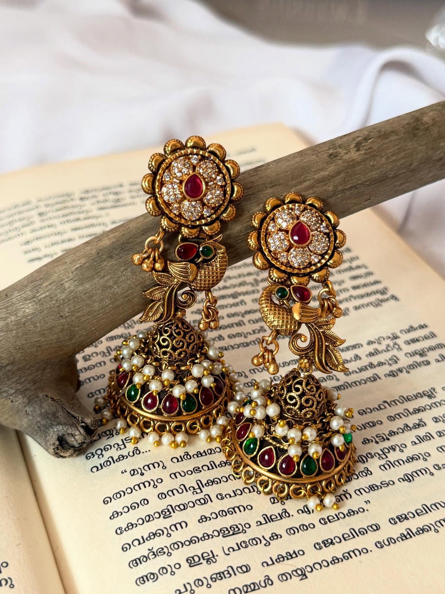 Kemp Ad Stud Gold Jhumka