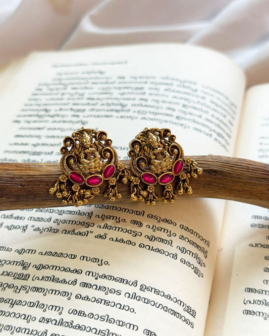 Jadau Kundan With Golden Hangings Gold Polished Earrings