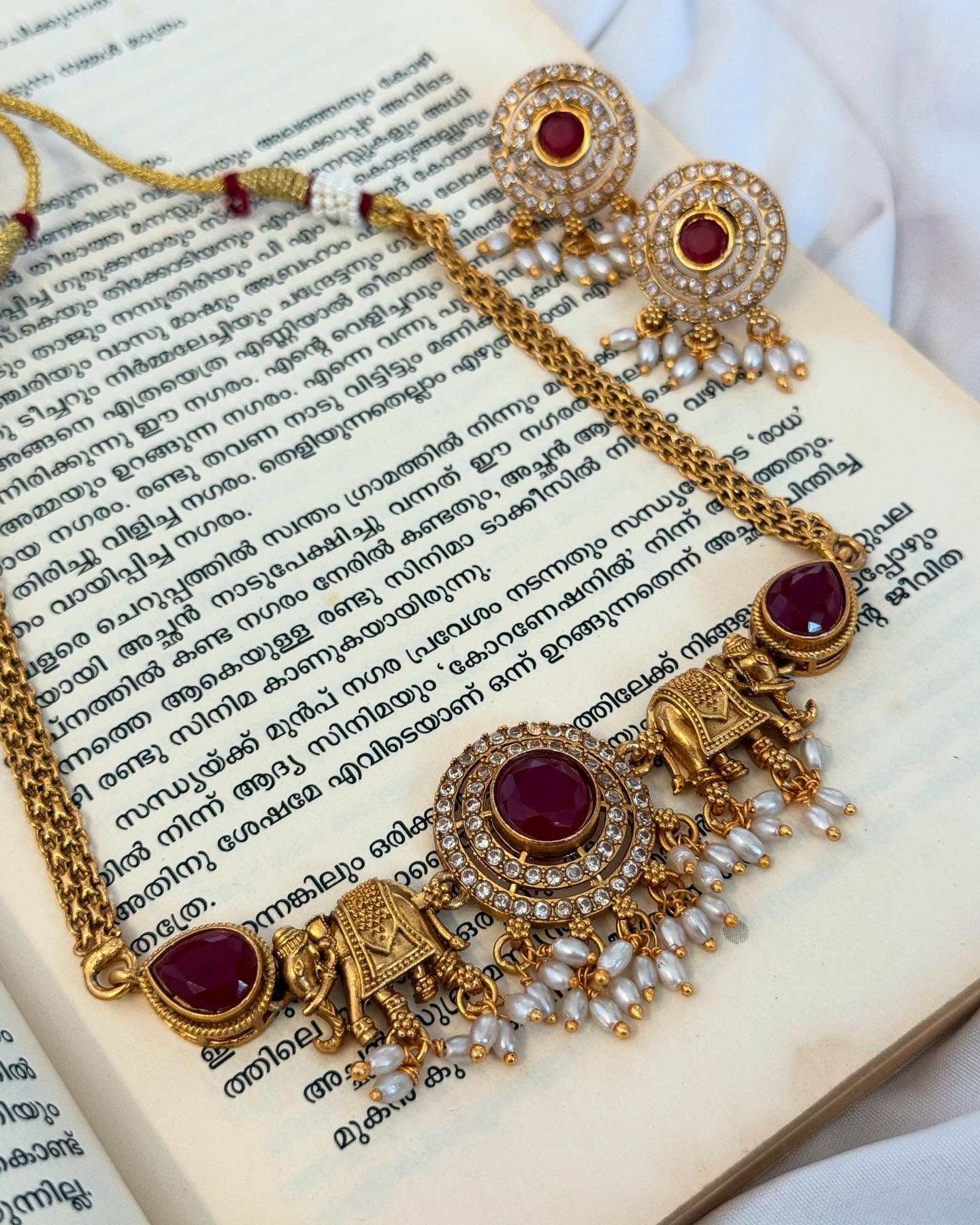 Elephant Motif With Ad Stones Choker With Earrings