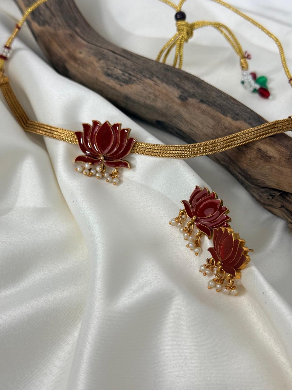 Red Lotus Choker With Earrings