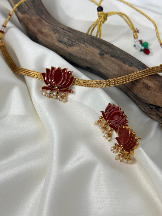 Red Lotus Choker With Earrings