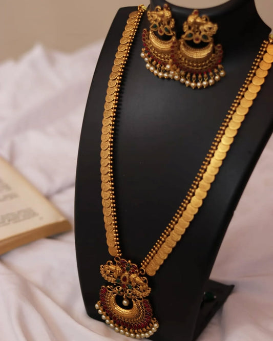 Non Idol Pendant In Coin Chain Haaram With Earrings