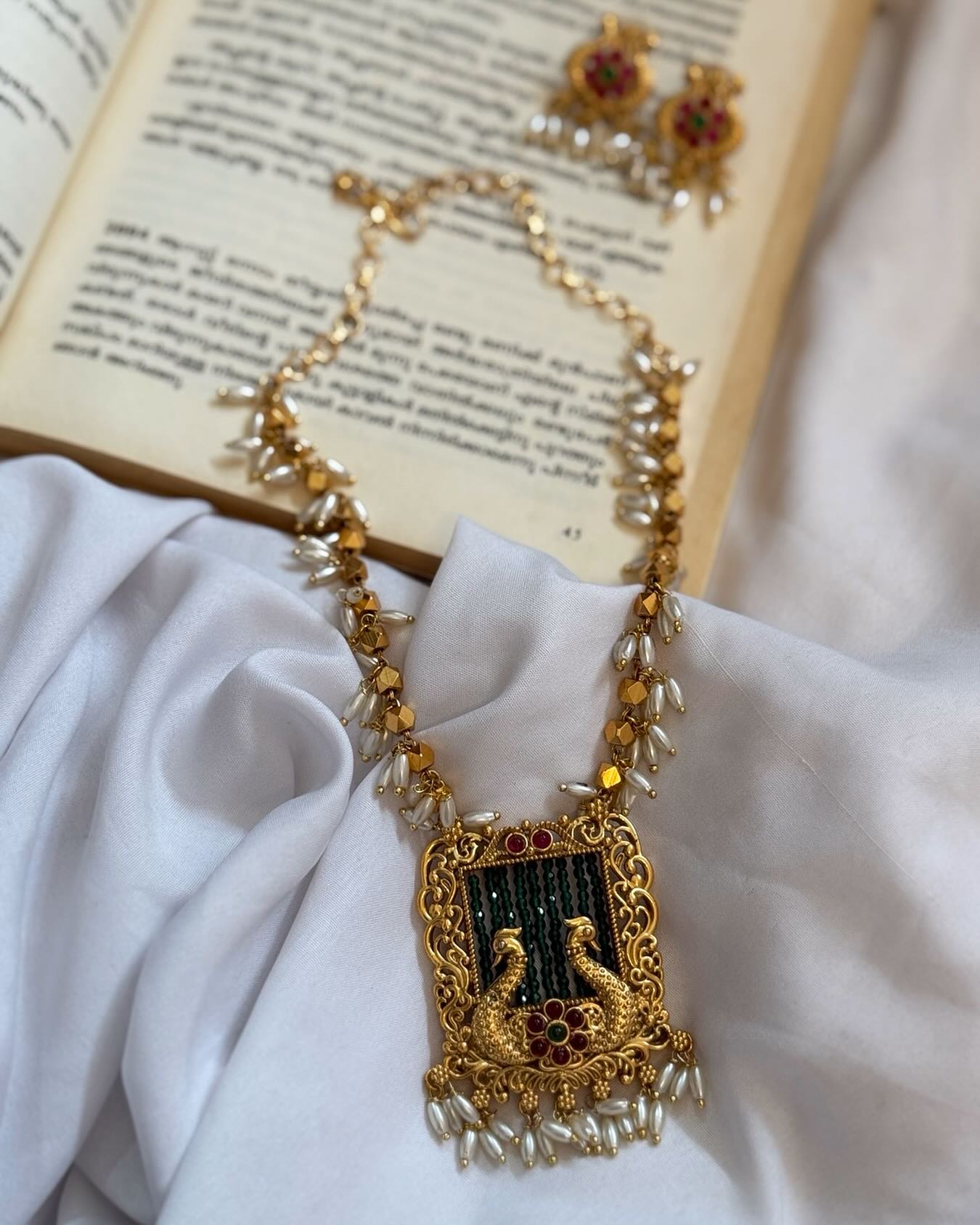 Non Idol Pendant In Rice Pearl Chain Haaram With Earrings