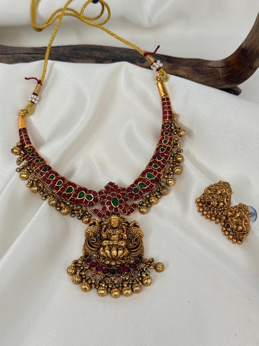 Multicolor Lakshmi Hasli Necklace With Earrings