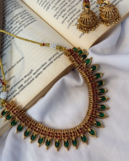 Oval Green Palakka Necklace With Earrings