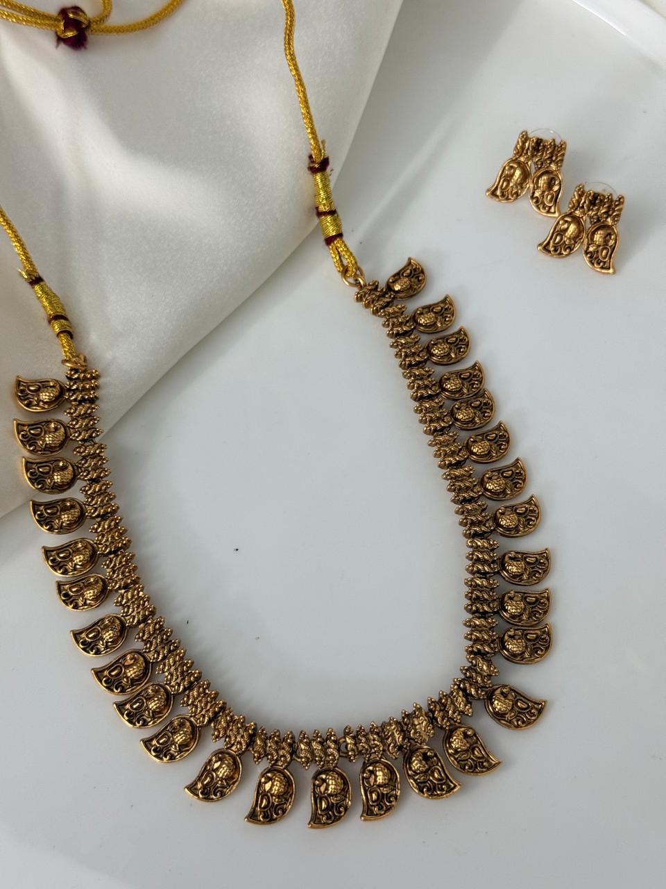 Golden Flower Necklace With Earrings