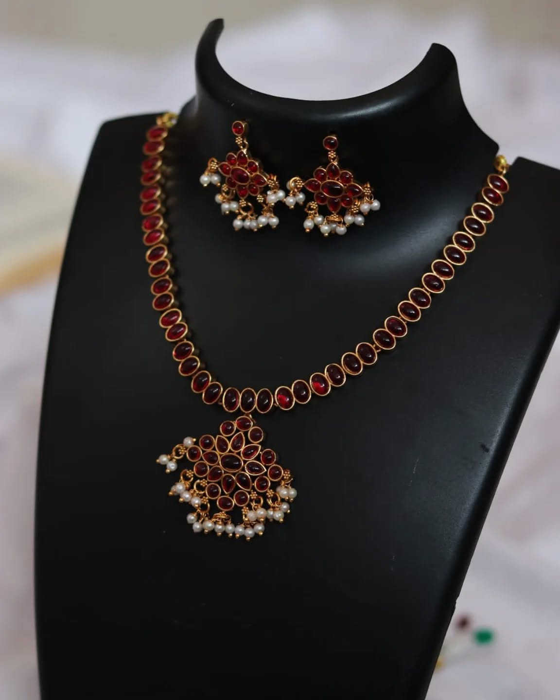 Kemp Attigai Necklace With Earrings