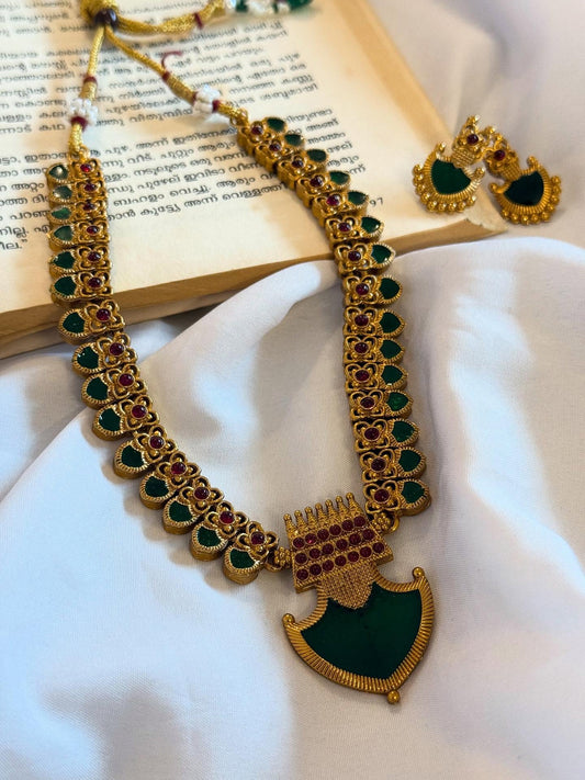 Small Palakka With Big Palakka Pendant Necklace With Earrings