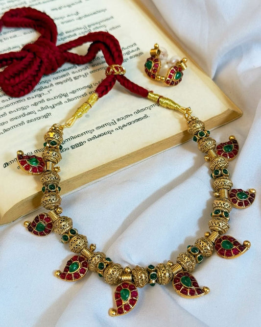 Kemp Mango Pendant Necklace With Earrings