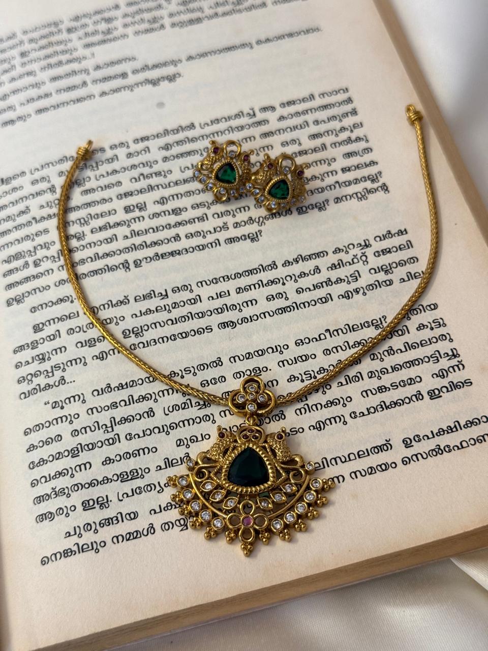 Premium Quality Emerald Stone Necklace With Earrings