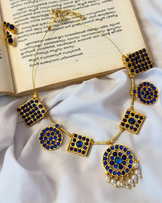 Blue Kemp Pendant Necklace With Earrings