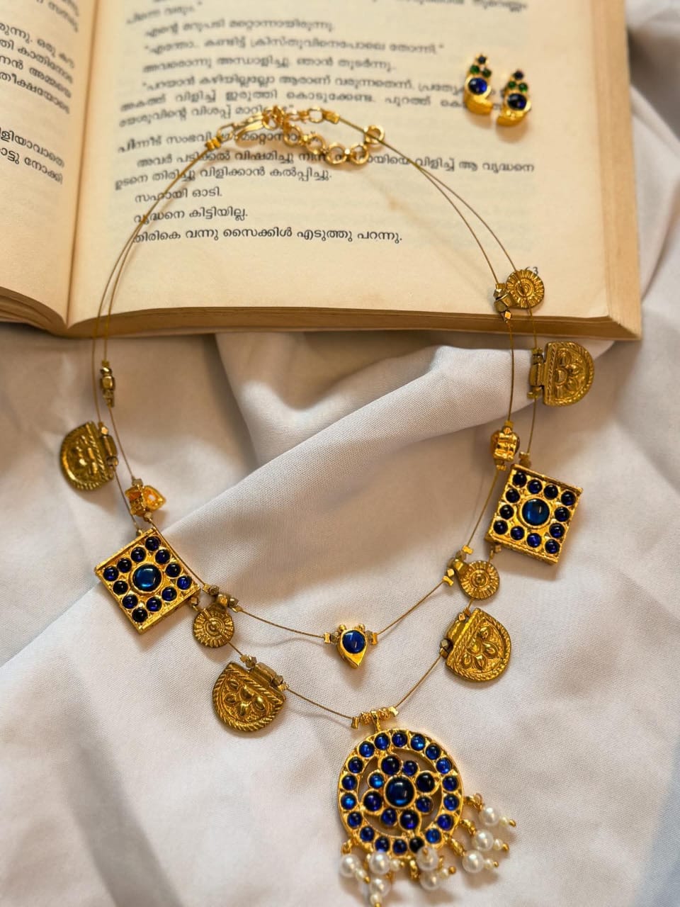 Double Layer Kemp Round Pendant And Kemp Charms With Brass Charms Handmade Necklace With Earrings ( Blue )