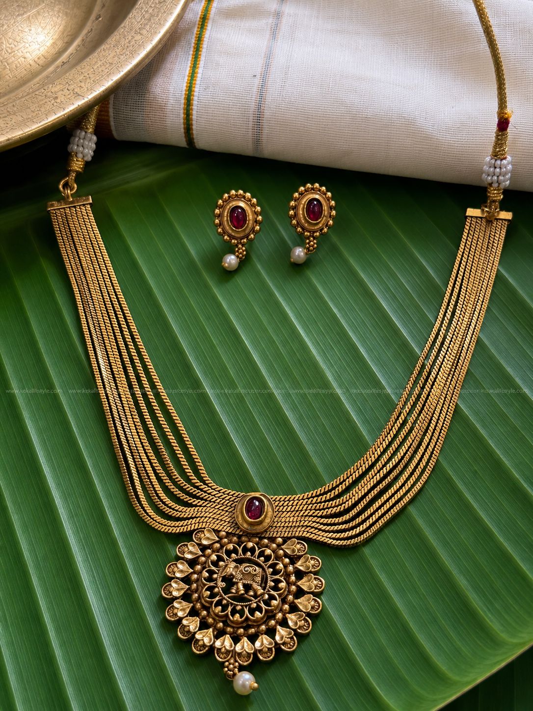 Multi chain pendant necklace with earrings
