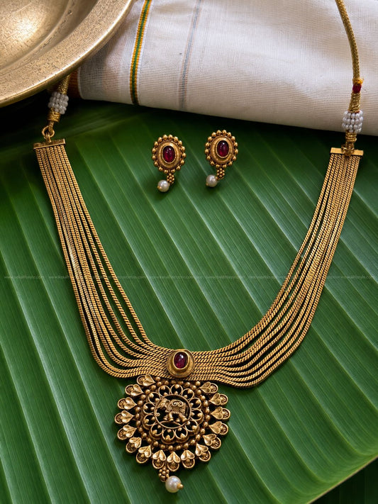 Multi chain pendant necklace with earrings