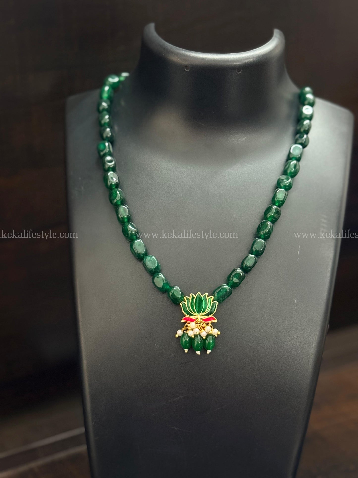 jade stone beads with enamelled lotus pendant
