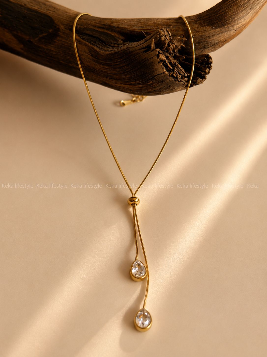 Anti tarnish premium quality daily wear chain with rain drop stones. Product code: NA0022