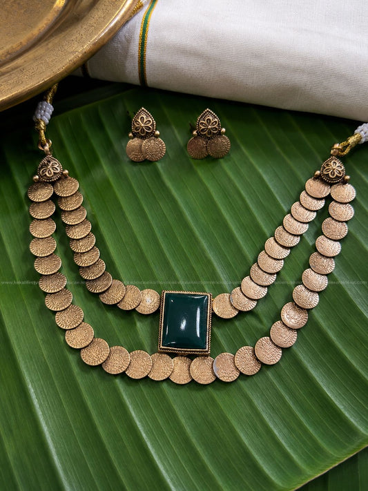 Double layer coun necklace with single emerald square pendant