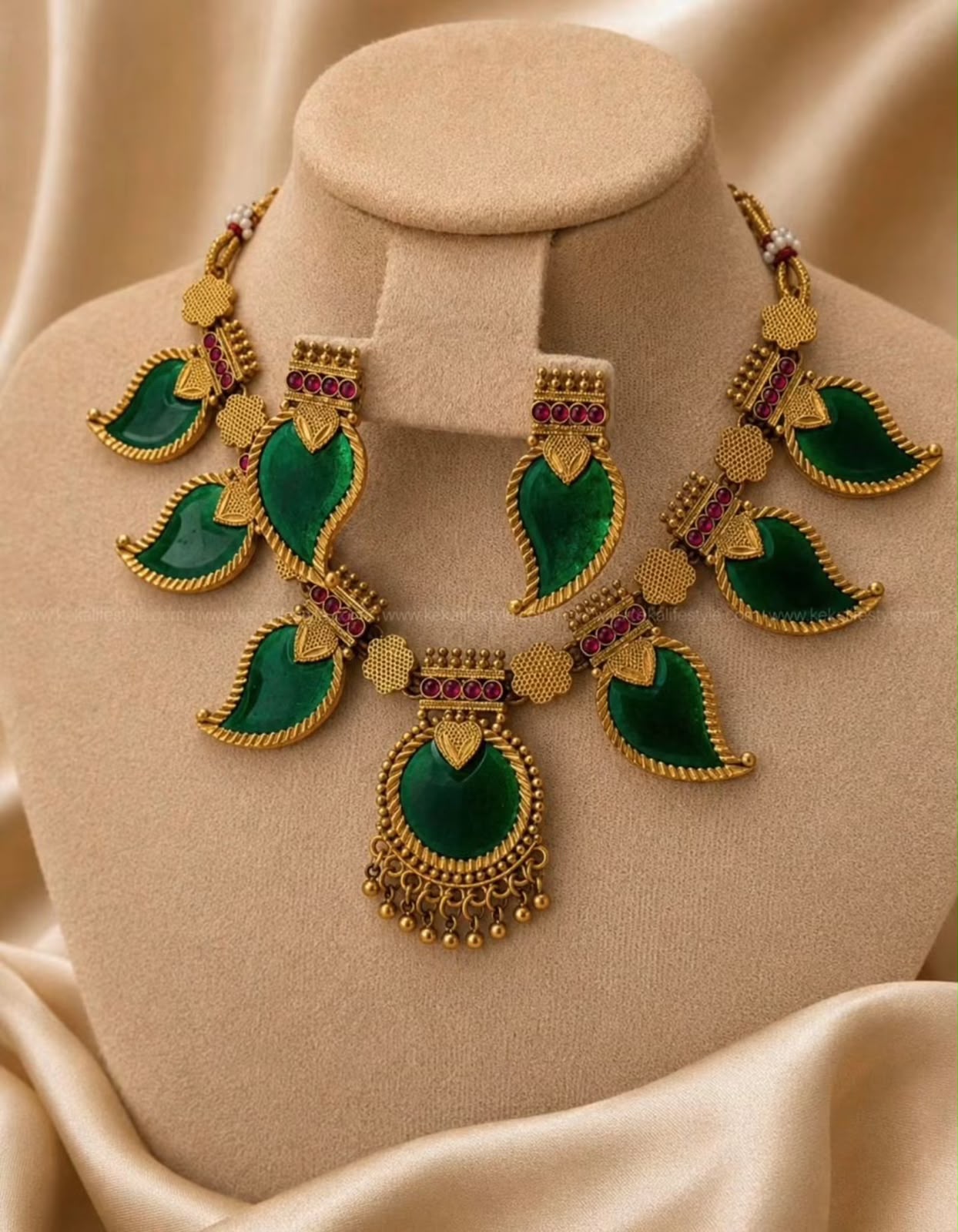 NGN0288 - Palakka necklace with earrings