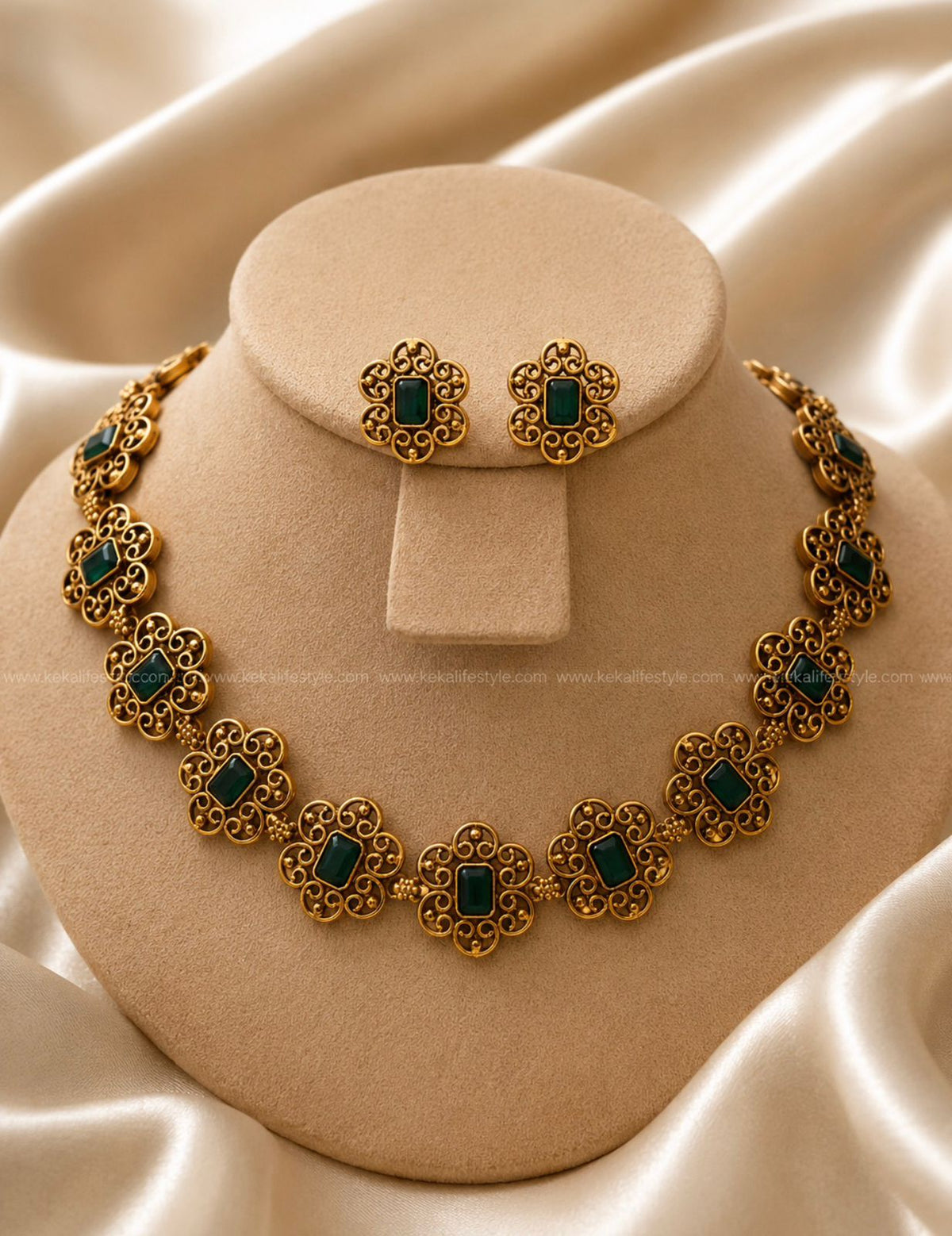 NGN0302 - Emerald flower necklace with earrings