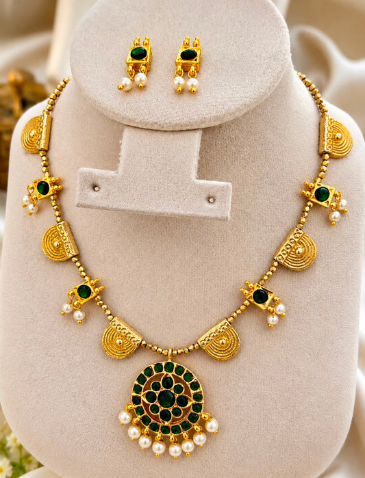 NH0303 - Green kemp traditional necklace with earrings
