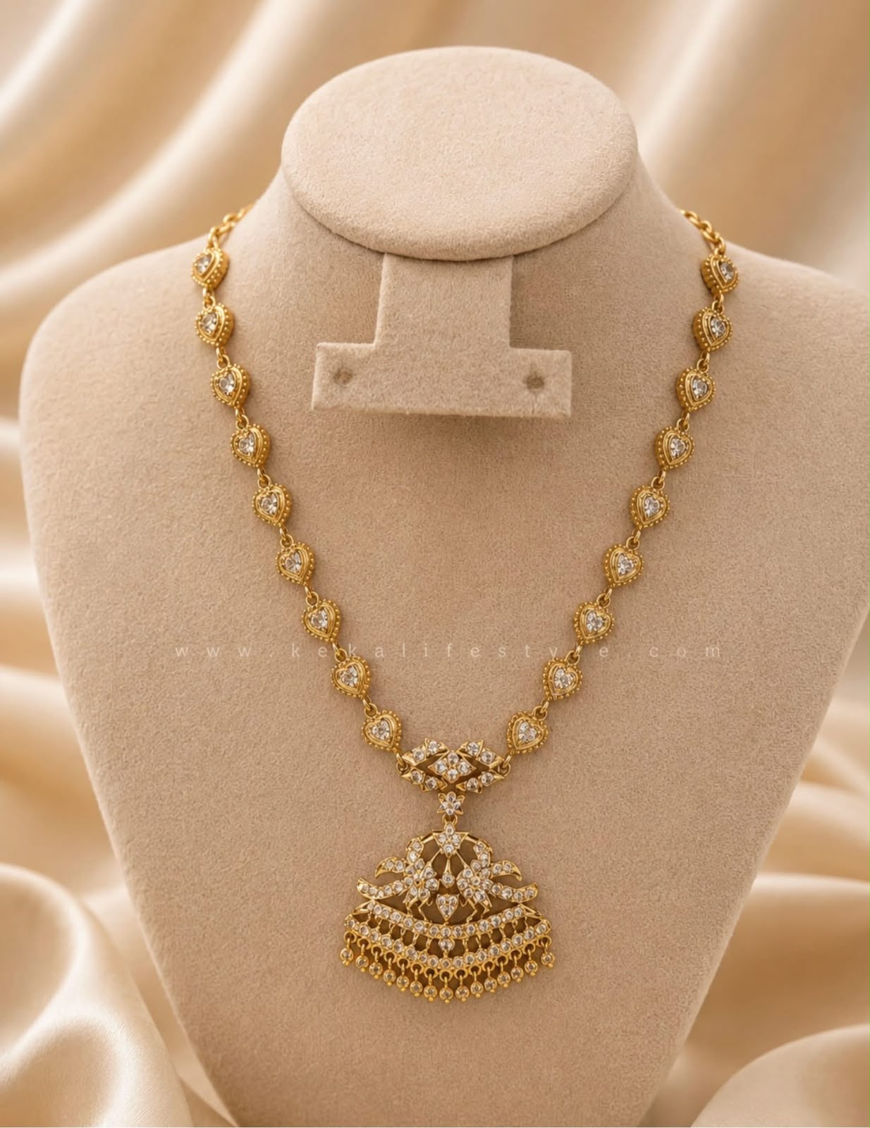 NGH0049 - Elegant gold necklace featuring intricate stonework